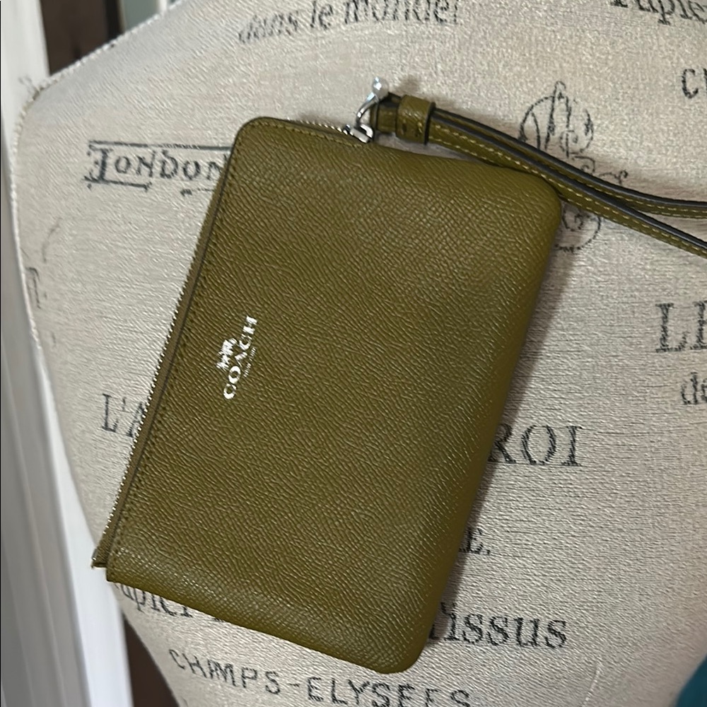 Coach Green Leather Wallets Minimalist Design